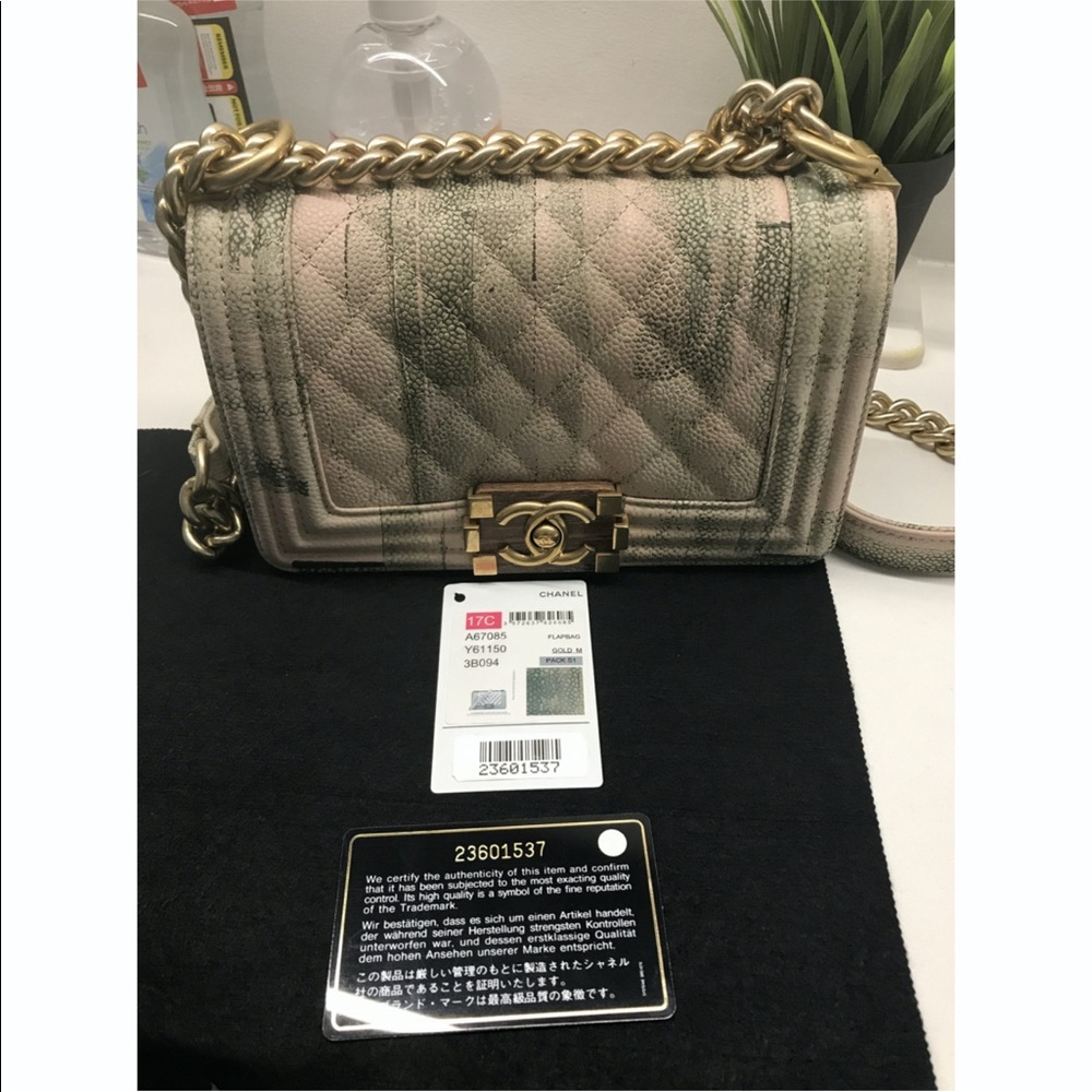 👉🏻 SOLD Super rare  Chanel caviar small boy